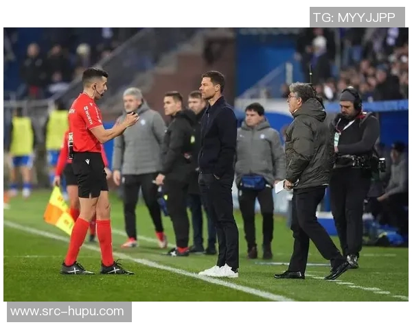 队报：巴萨的高压环境与西甲争议判罚让主帅情绪更易失控